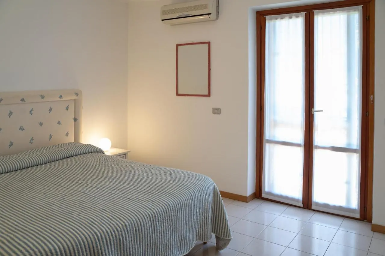 Elegant Apartment In Residence With Pool أتشيريالي